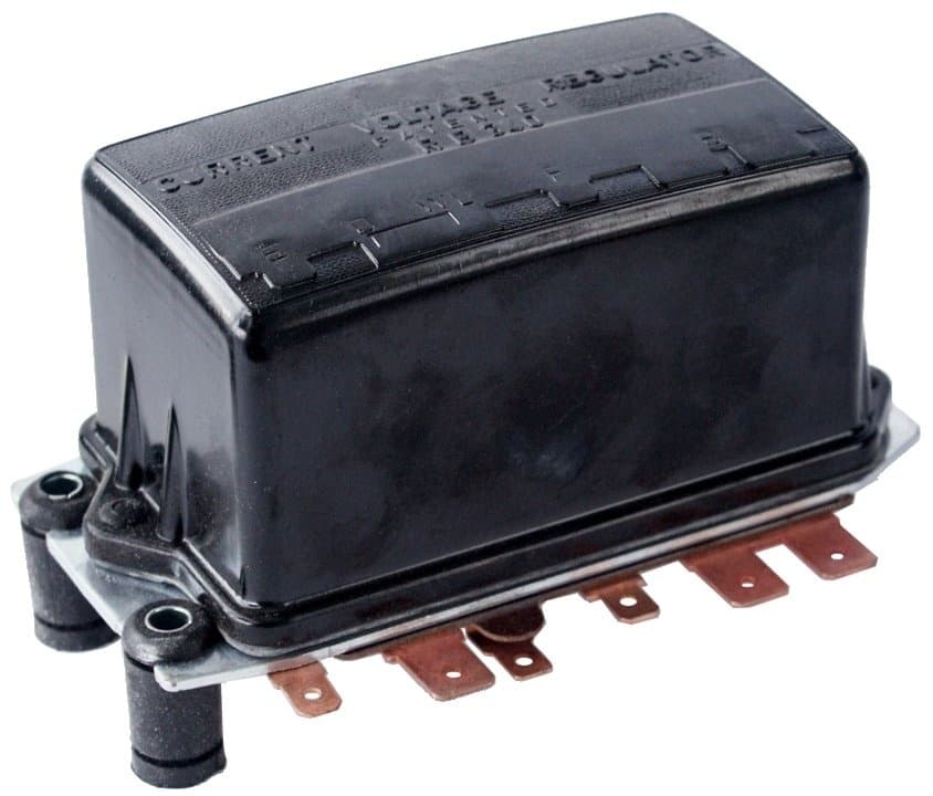 F032130033 - Régulateur à transistors