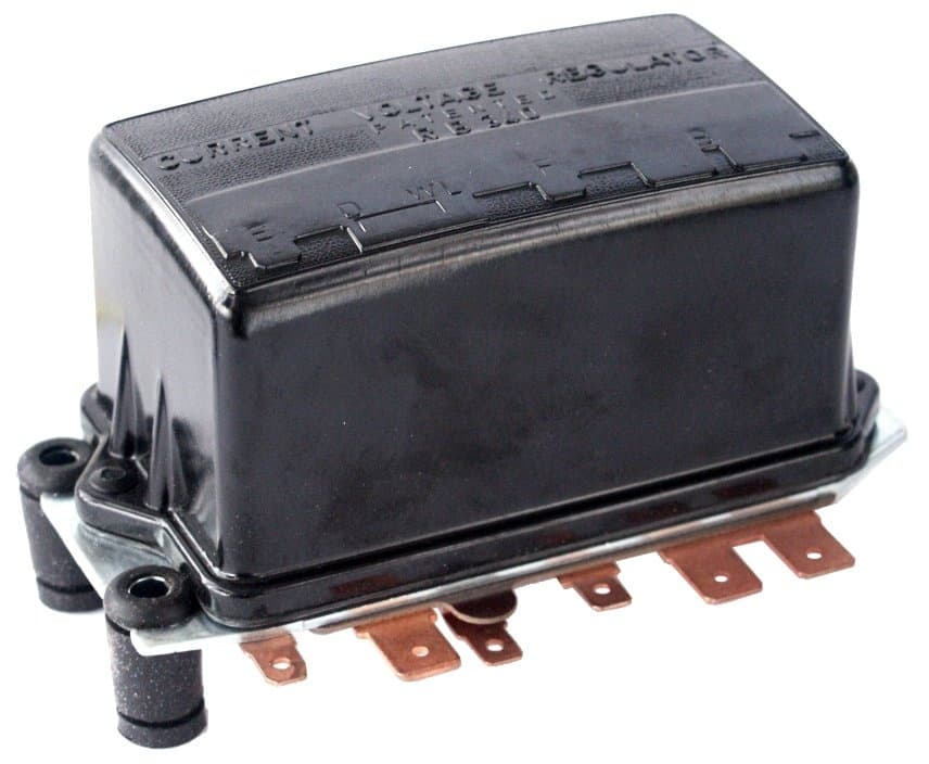F032130883 - Régulateur à transistors
